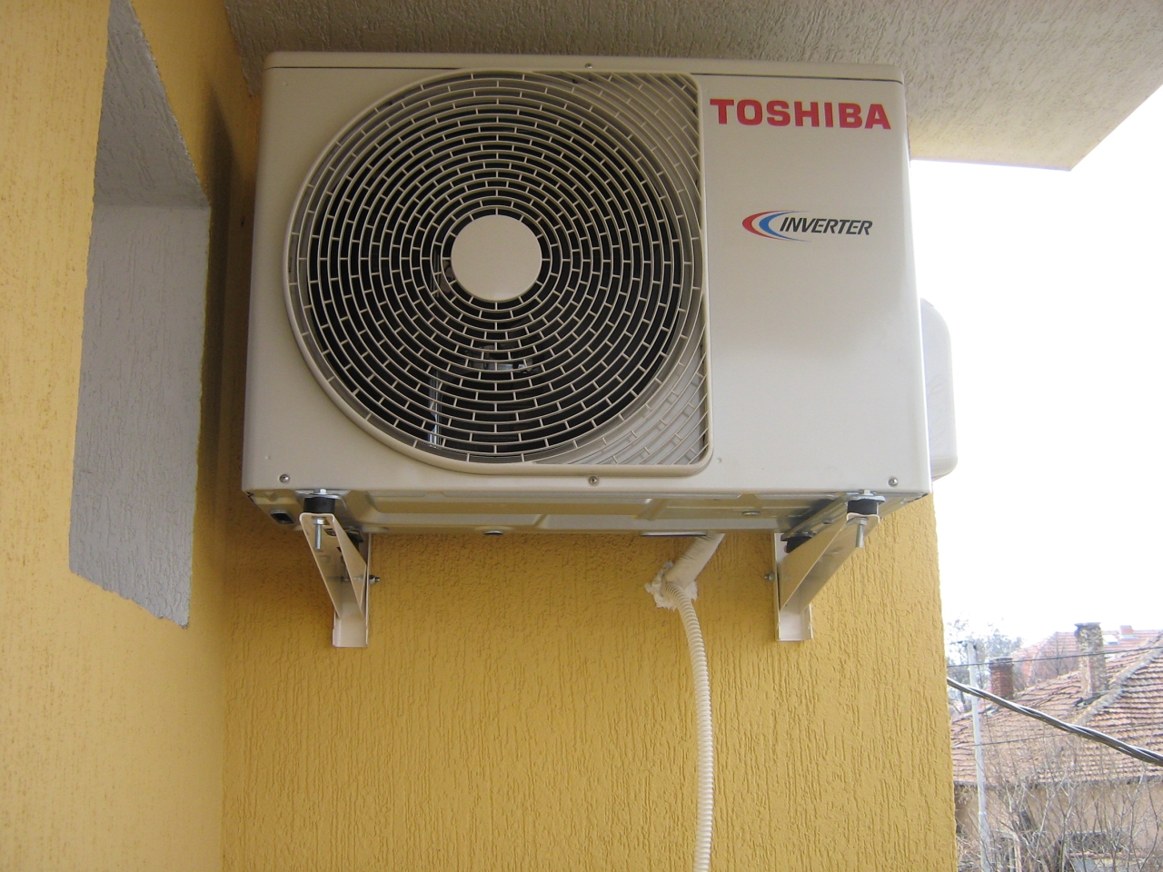 Фото кондиционера Toshiba Внешний блок кондиционера Toshiba RAS-M18UAV-E (50м²)